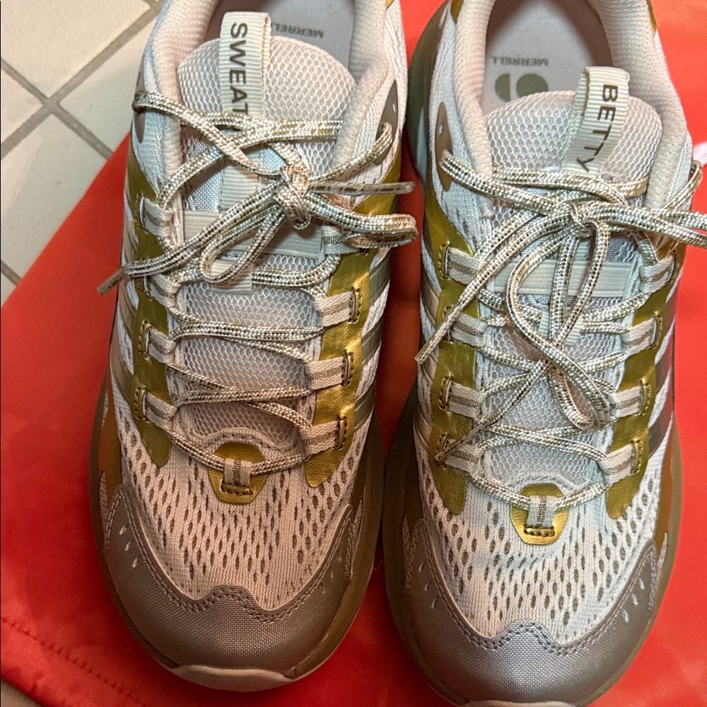 Merrell Women's Gold and Gray Sneakers